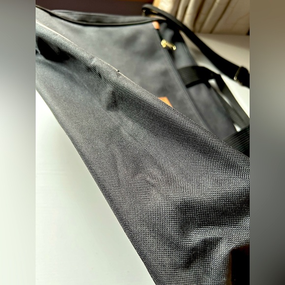 EUC messenger tote with adjustable shoulder strap black and handles - Picture 4 of 7